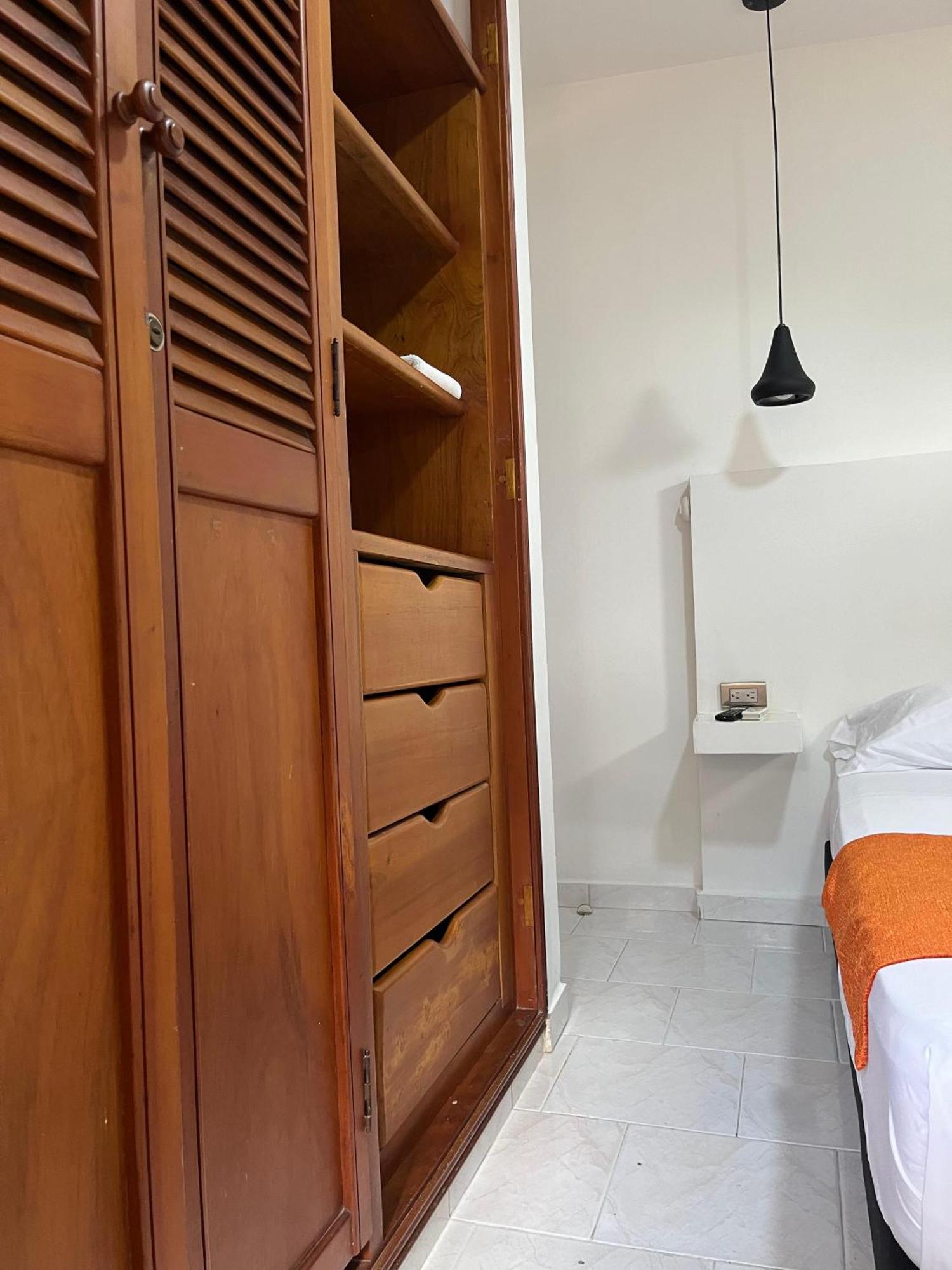 Albergue La 10B Cartagena Exterior foto